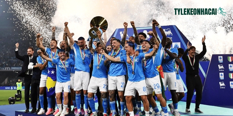 Serie A với một biên niên sử đầy biến động Serie A với một biên niên sử đầy biến động