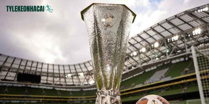 Chiếc cúp danh giá mà nhiều đội bóng mơ ước Chiếc cúp danh giá mà nhiều đội bóng mơ ước